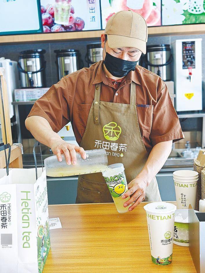 長陽返鄉夫妻把奶茶店開到鄉鎮:奶茶
